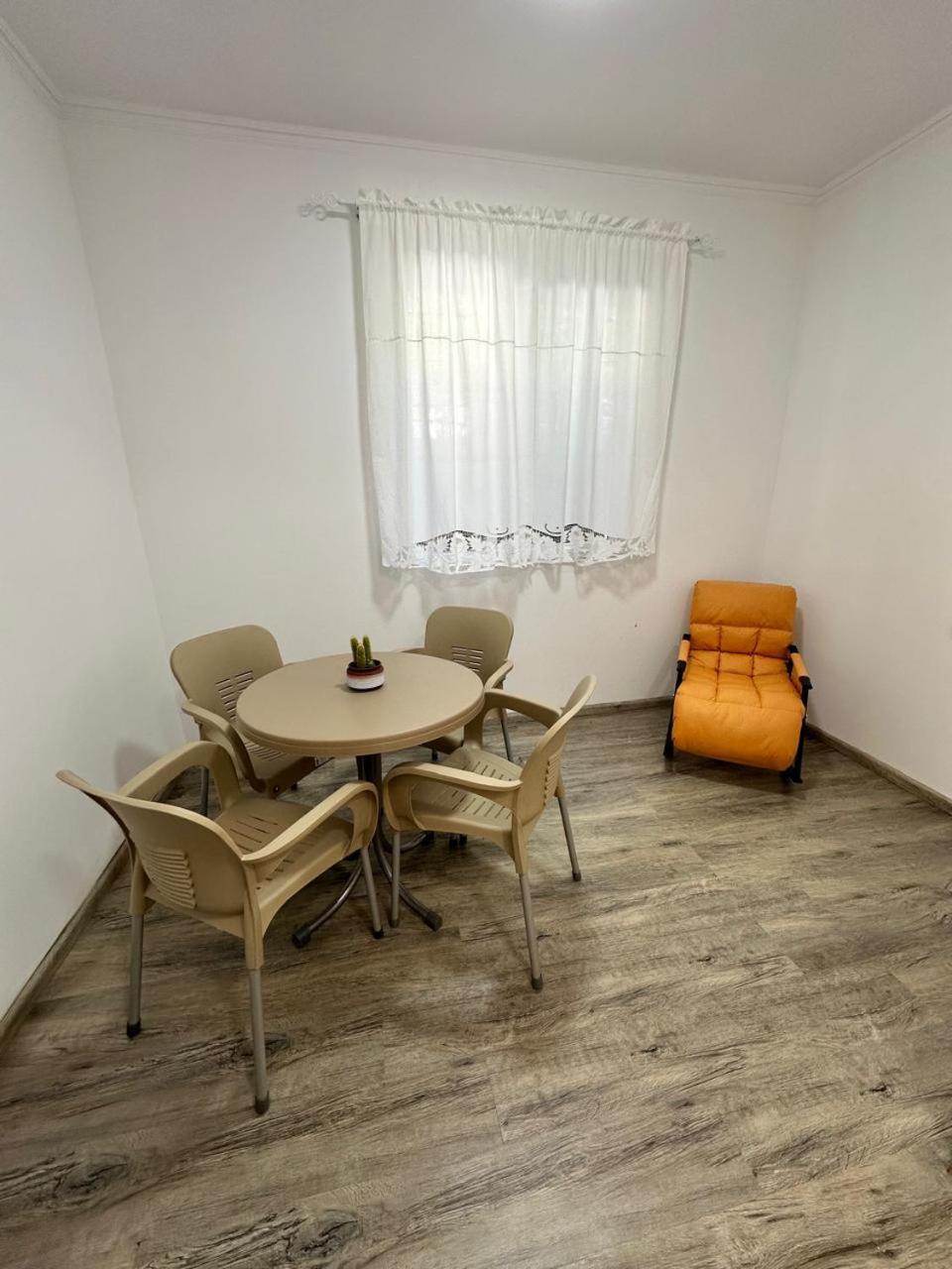 Hostel Leon Берат Экстерьер фото