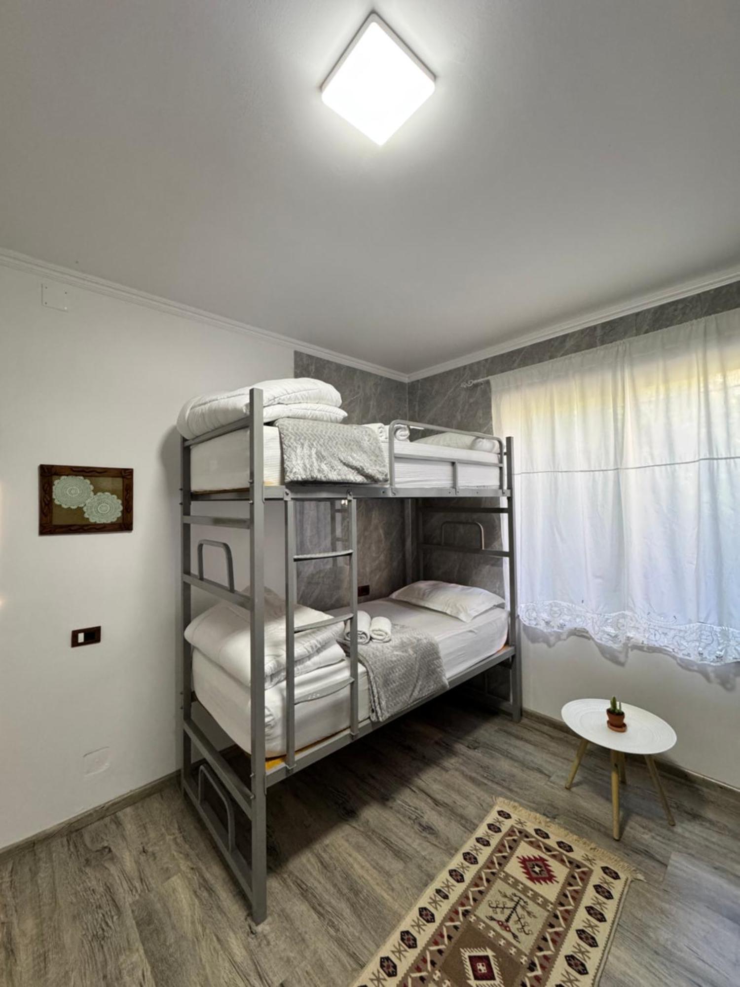 Hostel Leon Берат Экстерьер фото